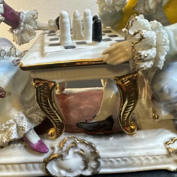 Vintage porcelain‎ lace decor  statue playing chess - Picture 4 of 13